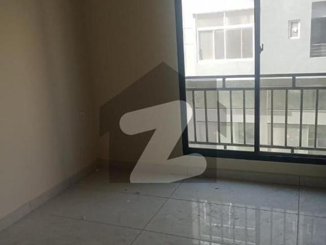 Vip brand new 3 bed flat for rent with lift generator no dringroom dha phase 8