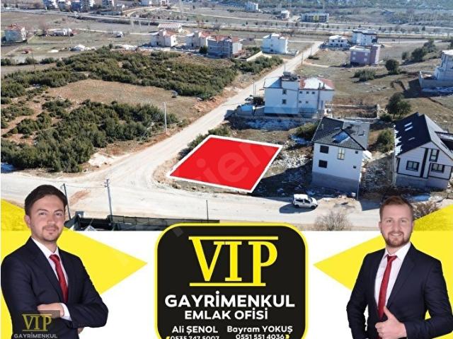 VIP GAYRİMENKUL' den Satıl Köşe Parsel En Prestijli Bölgede Arsa