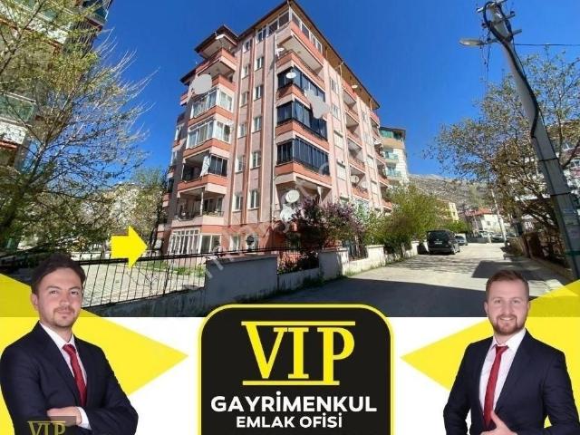 Vip Gayrimenkul'den Çarşı Merkezinde 3+1 Giriş Kat Daire