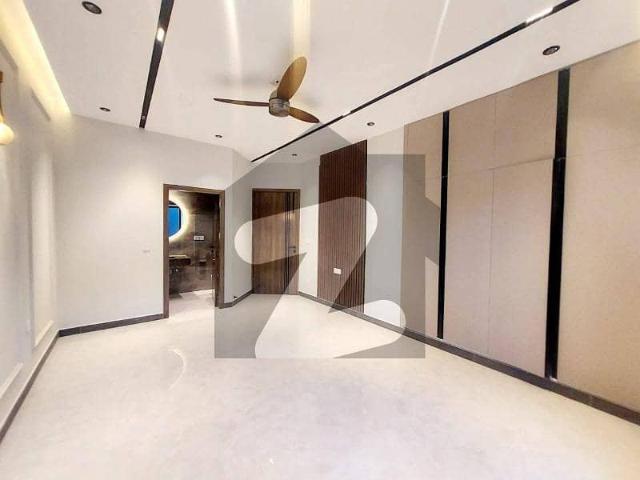 VIP GROUND PORTION 3 Master Bedroom Gas Available Prime Location This House