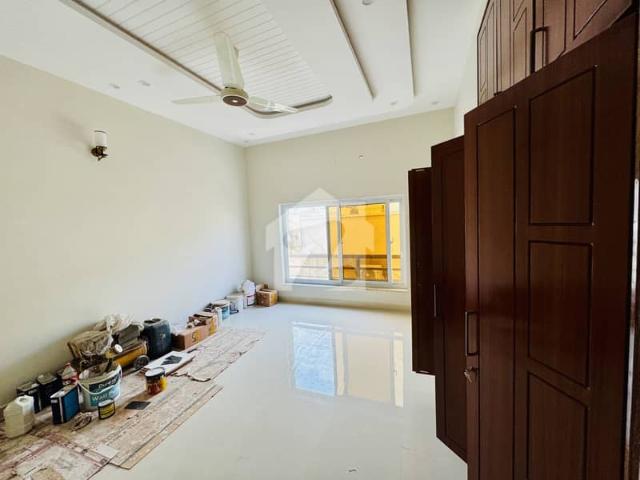 Vip Modal New House Near Park Masjid Market Brand Shops