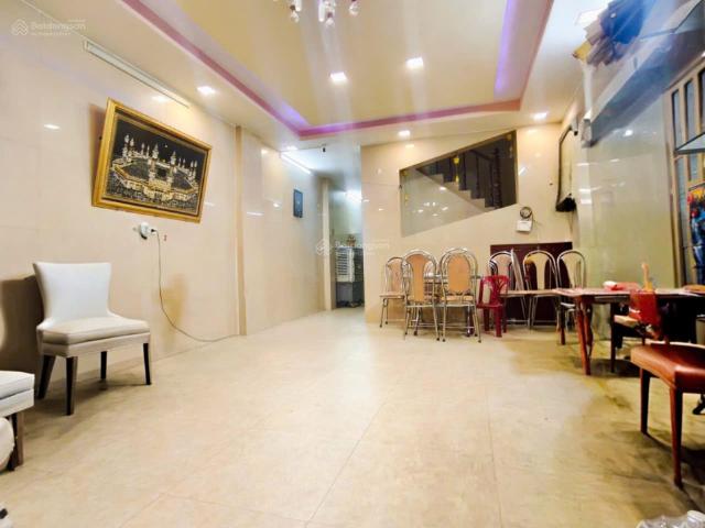 VIP xe hơi tới cửa sát Cầu Nguyễn Văn Cừ, 3 tầng 4,5 x 14m chỉ 8,2 tỷ