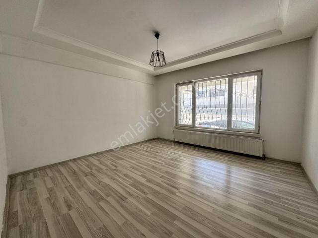 Vip'den 17. Caddede Kök Tapu Geniş Balkon Satılık 1+1 Daire