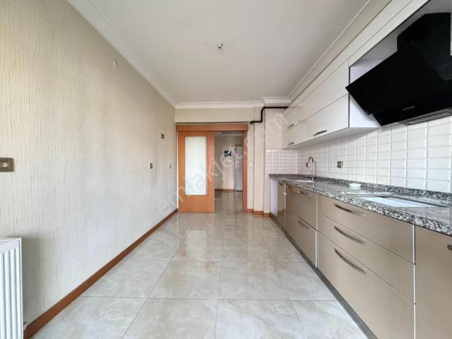 Vip'den Güney Cephe/merkezi Konum/site Satılık Ara Kat 3+1 Daire