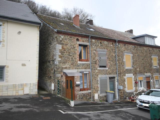 VIREUX maison d'habitation 3 chambres semi mitoyenne, belle