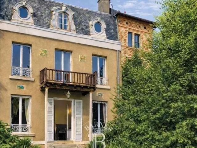 Viroflay Rive Droite – Maison de 153 m² dans Villa historique XVIIIème A rénover Jardin Parking Localisation recherchée