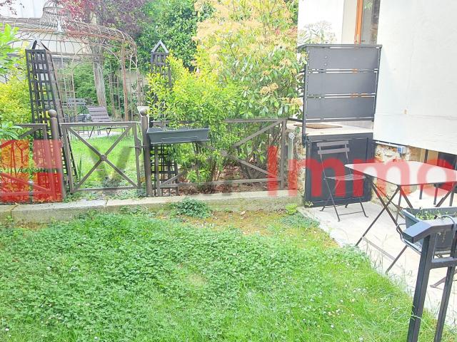 VIROFLAY STUDIO MEUBLE AVEC INTERNET ET JARDIN PRIVATIF