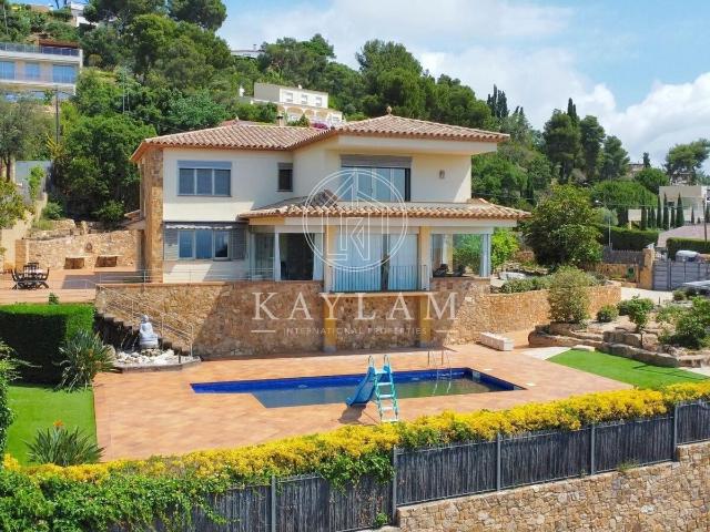 Vista Al Mar Esta magnífica propiedad de una sola planta, de. 545m² Tossa de Mar