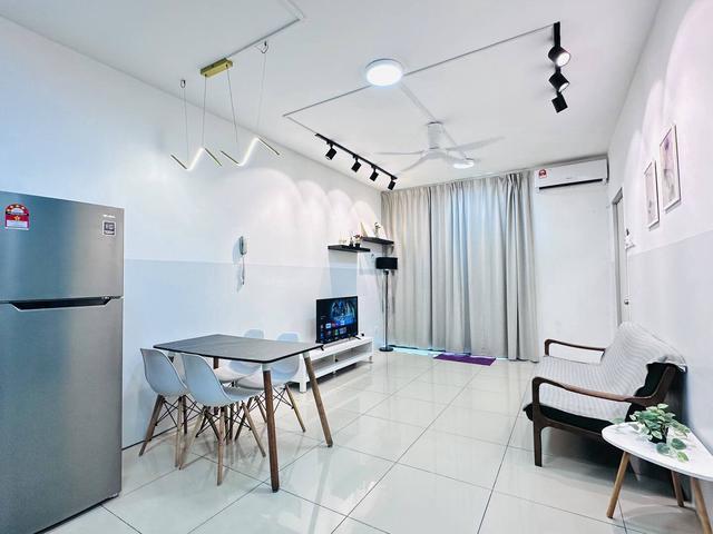 Vista Alam Fully Furnish 2 Bedroom with Balcony For Rent Near LRT 3