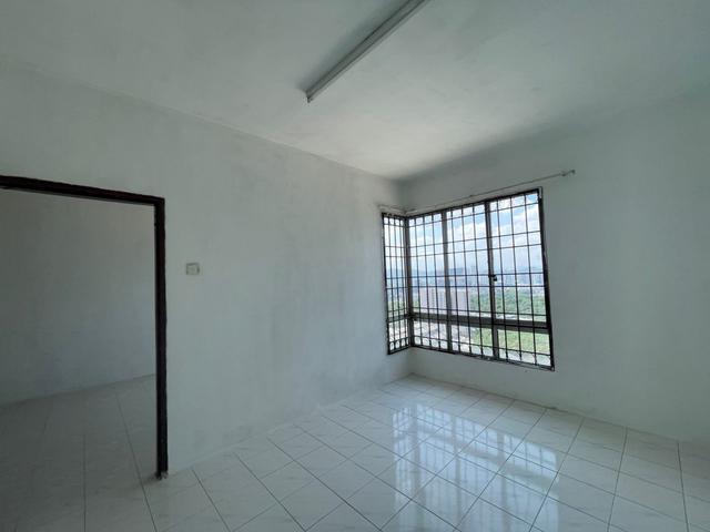 Vista Impiana Apartment Taman Bukit Serdang Seri Kembangan