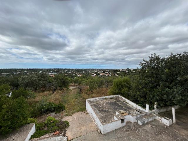 Vista incrível para esta casa a ser renovada 360m² Loulé São Sebastião