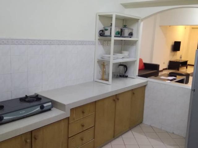vista komanwel c, condominium
