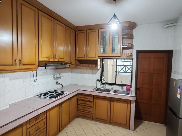 vista komanwel c, condominium