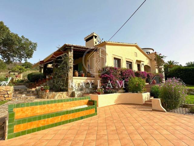 Vista Mar Esta impresionante residencia, enclavada en la enc. 217m² Castell Platja d'Aro