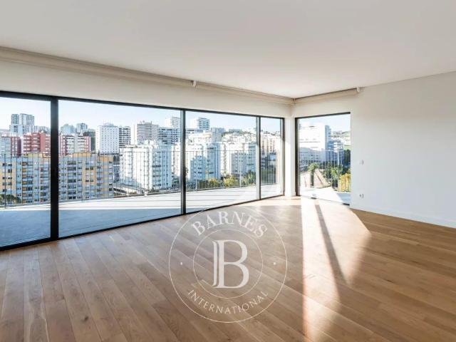Vista Panorâmica 126m² Algés, Linda a Velha e Cruz Quebrada Dafundo
