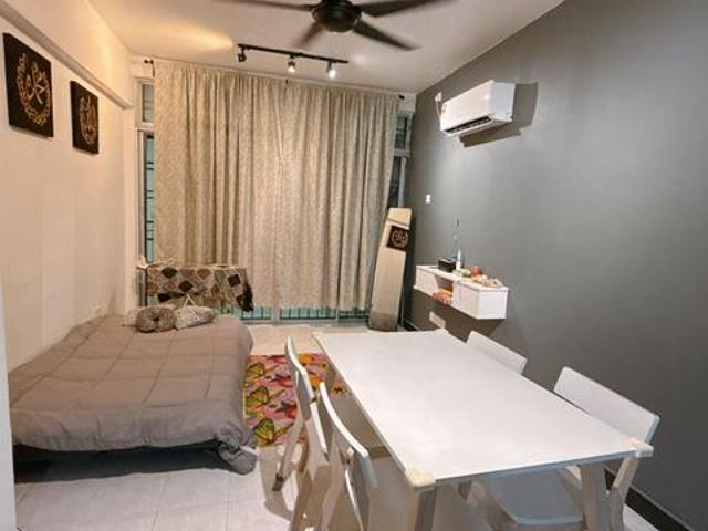 Vista Seri Alam Apartment 3Room2Bathroom Corner Unit Good Condition