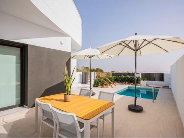 Vistas a la naturaleza: vida de inspiración mediterránea cerca de Torrevieja