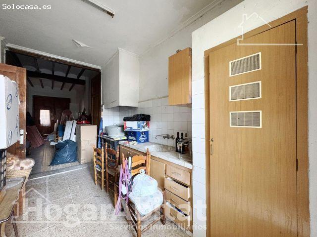 ¡VISTAS A LAS MONTAÑAS! CASA ECONÓMICA PARA REFORMAR, CON TERRAZA CERCA DEL CENTRO