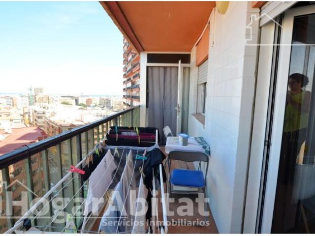 ¡VISTAS PANORÁMICAS! ALTO, REFORMADO Y LUMINOSO CON ASCENSOR Y BALCÓN