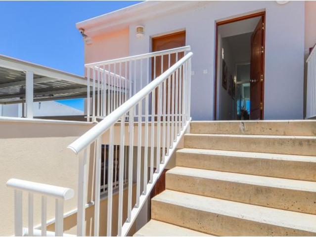 ¡Vistas que enamoran! Ático exclusivo en Loma Dos