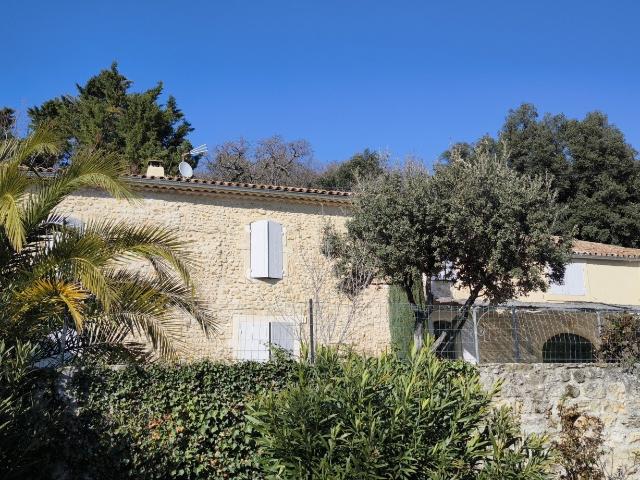 VISAN DROME PROVENCALE SUR 30 HECTARES MAS DE 333 M2. PISC