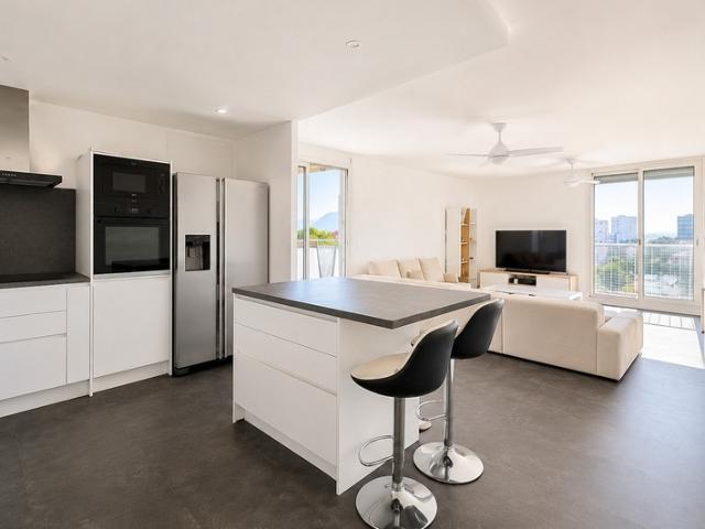 VISITE VIRTUELLE DISPONIBLE SUR DEMANDE. LA SEYNE SUR MER. LE THERMIDOR II. T3 RÉNOVÉ AVEC VUE BAIE. GARAGE DE 28 M². LOCATAIRES EN PLACE
