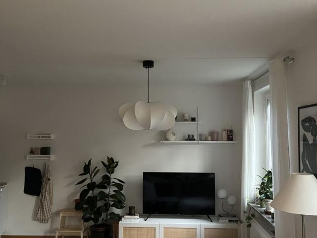 Vita Liljans väg, Skärholmen