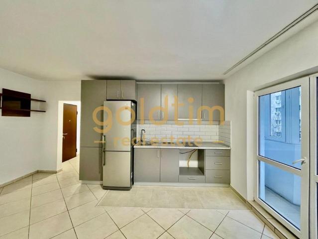 VITAN MALL/ZONA LINISTITA/RENOVAT