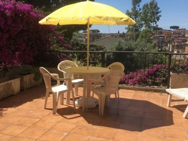 VITINIA MONOLOCALE ARREDATO CON TERRAZZO PRIVATO