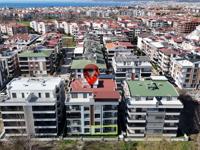 Vitrinden Altınkumda Yeni Bina Muhteşem İşçilik Ayrı Mutfak 2+1