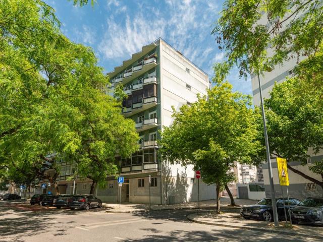 VIVA O MELHOR NO LUMIAR _ APARTAMENTO MOBILADO E EQUIPADO PRONTO A HABITAR