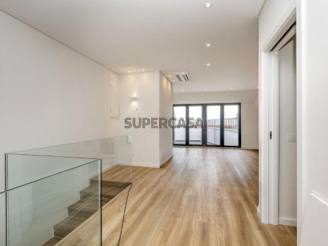 Viva o privilégio do Tejo: T3 Duplex exclusivo no coração de Santa Iria de Azóia!