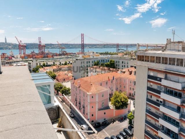 Viva a Estrela ao Mais Alto Nível | T2+1 com Piscina Rooftop, Garagem e Elevador