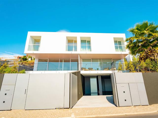 Viva a Exclusividade com uma Vista Infinita para o Atlântico 302m² São Martinho