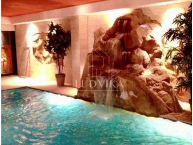 Viva la vida de lujo en esta impresionante casa en el prestigioso Masnou en
