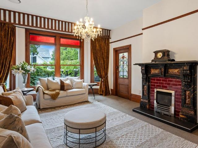 Viva Le Villa! Character and Comfort!