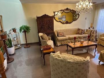 Vive o Invierte en Zona Residencial Estratégica – Casa con Múltiples Ambientes
