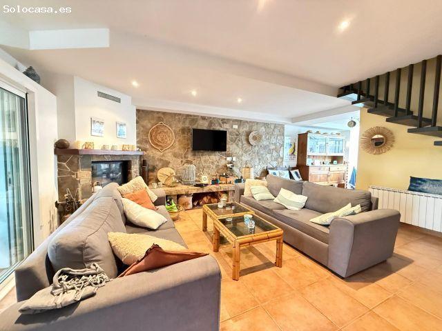 Vive a 2 minutos de la playa: casa reformada con licencia turística, 5 dormitorios y parking doble e