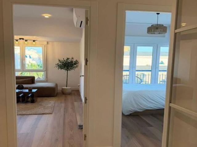 ¡Vive a solo 150 metros de la playa en el corazón de Torrevieja!