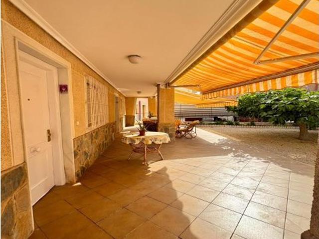 Vive a un paso del mar. Dúplex con cochera cerrada y 3 dormitorios en Playa Lisa, Santa Pola