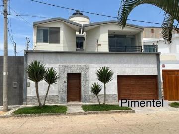 Vive cerca del mar en una casa amplia y moderna en Pimentel