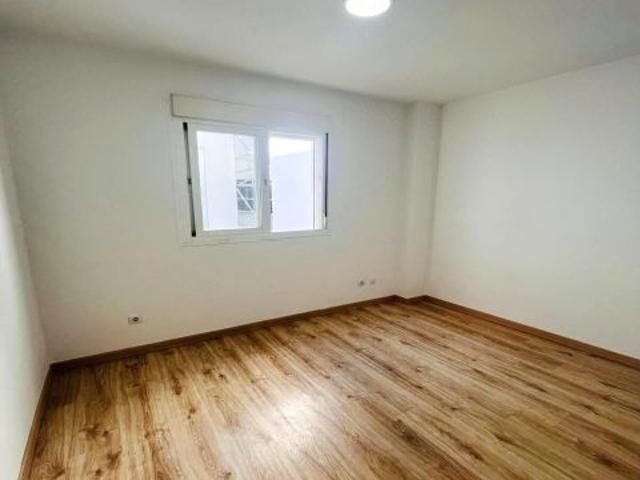 ¡Vive cómodo, vive bien: Apartamento reformado junto al Hospital Civil!
