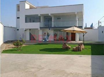 Vive Con Amplitud Y Seguridad: Casa De 400 M2 En Punta Negra – ¡Ideal Home Office!