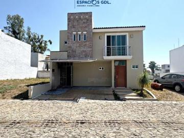 Vive con Seguridad y Comodidad en Sendero de las Moras. Venta o Renta