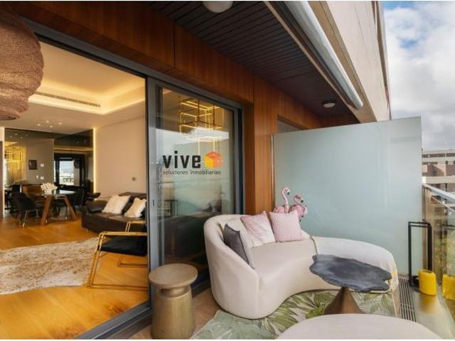 VIVE DELUXE HOMES presenta en exclusiva este fabuloso piso de alto standing en Avenida de La Buhaira