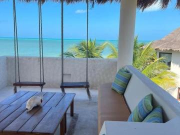 Vive el Encanto de Holbox desde Tu Propia Villa Frente al Mar