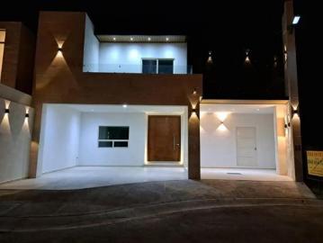 Vive en grande: residencia nueva con recámara en planta baja y área social abierta