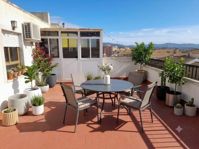 ¡Vive en las nubes! Ático con terraza y chimenea en el corazón de Onil