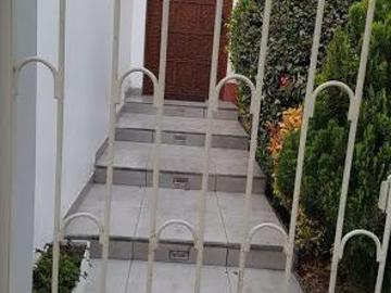 VIVE EN UNA CASA IMPECABLE COMO DPTO. TIPO DUPLEX. SAN BORJA