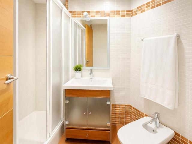 ✨ Vive frente al Mediterráneo | 1 dormitorio, terraza, piscina y todos los servicios
